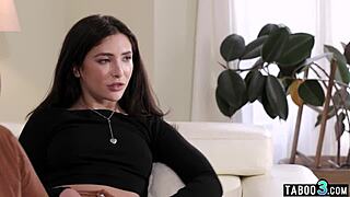 Curious Jane Wilde interviews a big trans cock! 😲