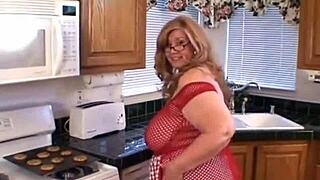 BBW MILF teases huge ass intensely