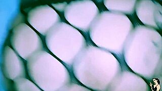 Trailer featuring Paty Angel and Igor Trenbolizado as tattoo artist accepting payment