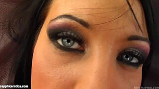 roxanne indulges in solo fingering pleasure on sapphix for ultimate satisfaction