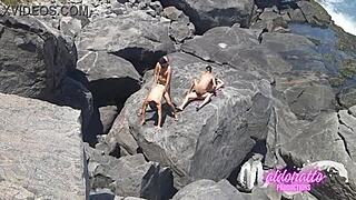 Amateurs Fuck Bareback on Rio Public Beach