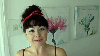 housewife siouxie q just SUCKS you off like no other in homemade action.