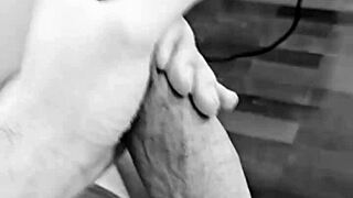 novinho dotado cums deliciously hard!