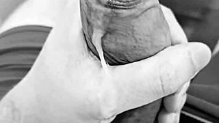 novinho dotado cums deliciously hard!