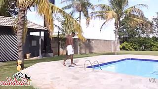 O piscineiro me deixou toda melada de porra?