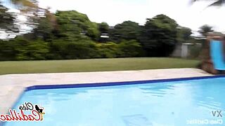 O piscineiro me deixou toda melada de porra?
