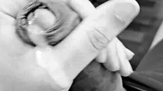 novinho dotado cums deliciously hard!