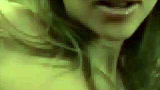 Stripujem na webcam, trhám handru aby som ukázala pičku tebe