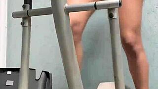 i watch her lick pussy bravely in the gym