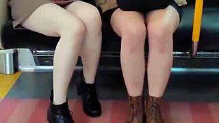 日本小骚货火车上走光内裤秀