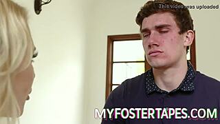 Adik Tiri Foster Bertarung untuk Spotlight Bilik Tidur, Siapa Lebih Panas, Blonde atau Brunette? 😜