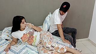 Violeta Tiene Fiebres Y Para Calmar Su Calentura Le Meto Mi Termómetro En Su Boca Para Ver Que Tan Caliente Esta!