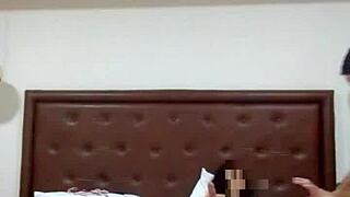 Исследую новые фишки с партнершей в страпон сессии