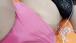 Sobia Nasir Moans Dirty Urdu Hindi On Whatsapp Call!