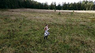 Titan temui batang monster untuk tebuk muka kasar.