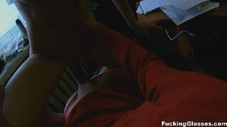 Quick teen quickie with glasses and a hot blowjob deal 😈