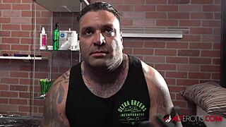 Man, Australian beauty Amber Luke just got a fresh nose tattoo!