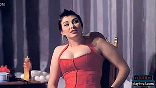 קומדיית פטיש פמדום מתפתחת עם 50 גוונים של אימפרוביזציה פרועה