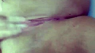 gordinha se exibindo para a camera