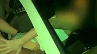 QUANDO O MARIDO ENTREGA SUA LINDA ESPOSA RUIVA A DOIS NEGROS DOTADOS NO TERRENO ABANDONADO.