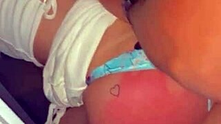 QUANDO O MARIDO ENTREGA SUA LINDA ESPOSA RUIVA A DOIS NEGROS DOTADOS NO TERRENO ABANDONADO.