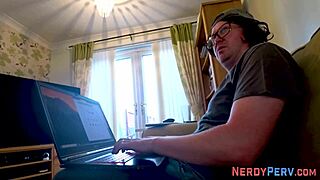 Leeds Geek Cum Sprays First Time!