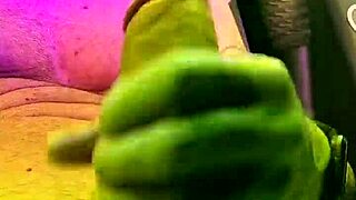 milf slut in solarium sucks hard cock