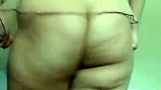 gordinha se exibindo para a camera