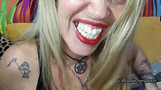 Golden shower of the MILF Fada Mel during a tattoo session