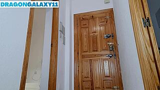 巨乳ブロンド タオル落としてデリバリーガイ激しくバング！🔥