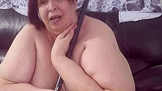 Coolmarina shows off her mature feet in a unique display.