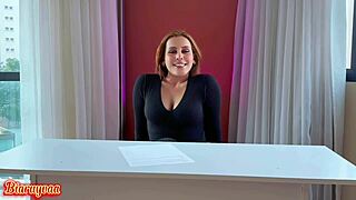 chamei ele pra concertar e ele comeu minha buceta