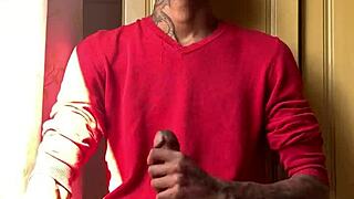 Hey, black ebony babe smokes while jerking off oberon 😏