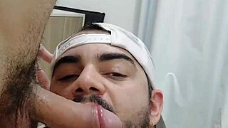 Turista Curioso Visitando O Mr Bumbum Brasil Completo No Red E Subscrição