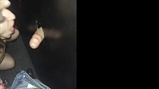 Casada Entedeada Fodendo Com Vários No Glory Hole