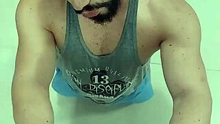 Turista Curioso Visitando O Mr Bumbum Brasil Completo No Red E Subscrição