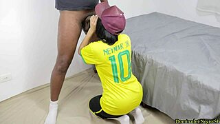 Sapatão rabuda cagou e chorou no meu pau