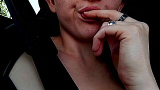 mira como pago mi uber tragando semen del chofer 😏💦