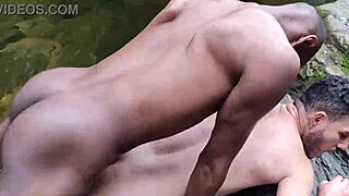 macho dotado me fodeu na cachoeira