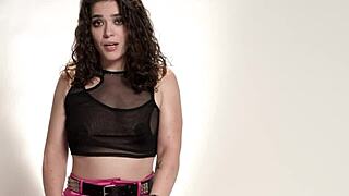 Up Close - Victoria Voxxx Reveals Kinky Solo Masturbation Secrets in Full Female Orgasm Scene