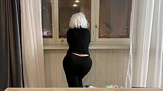 Wide round ass lady takes cock in anal unexpectedly