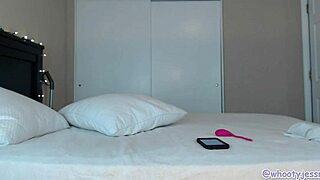 Big Booty Milf Flashes Ass on Streamate Webcam