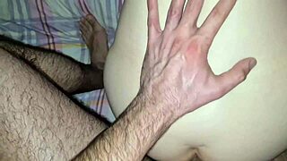 Može li 54-godišnja MILF da izdrži ogromni kurac u analnom creampie-ju?