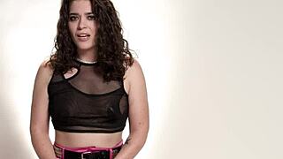 Up Close - Victoria Voxxx Reveals Kinky Solo Masturbation Secrets in Full Female Orgasm Scene