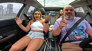 A novinha strips naked for fun on Cajamar streets