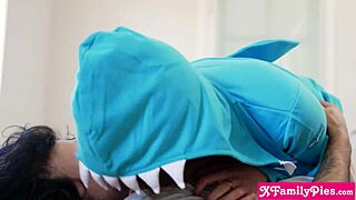 Shark Month Drove Teen Stepsister Penelope Kay to Hunt Stepbro’s Cock with Ginger Gray