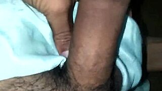 Hey, wanna see hot gay Arab action with aunty Reshmi in silk shalwar?