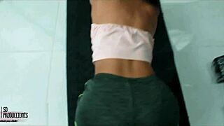 i follo mi hermanastra's co�o while she exercize