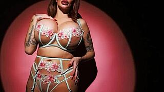 Pawg pornstar joslyn james fucks passionately in the spotlight