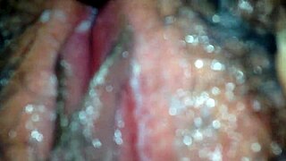 Kijk naar de grote vlinderkut van mijn vriendin wil je zien?